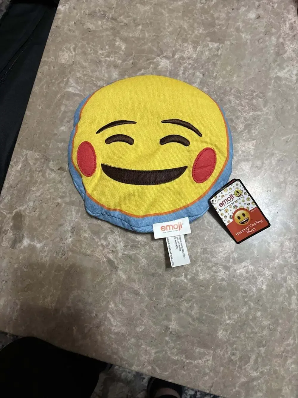Smiling Face EMOJI Heating / Cooling Plush Pad Novelty Funny 2023 New With Tags